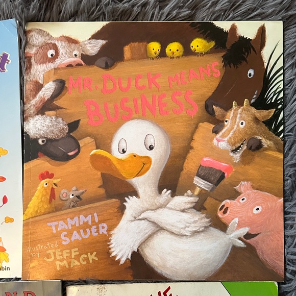 Children's Book Collection - Picture 4 of 9